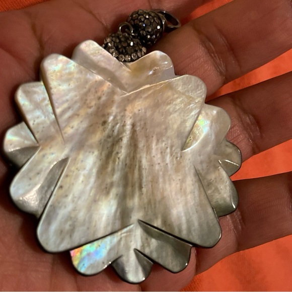 Mother of pearl pendant for women, flower design, 3.25" - Picture 7 of 7